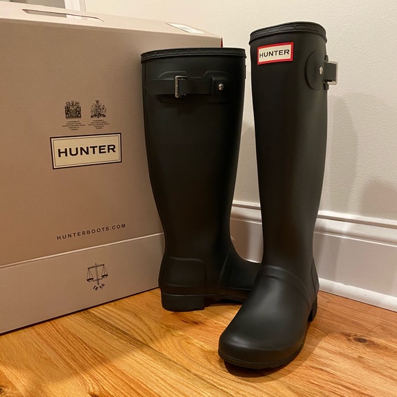 Hunter Shoes - Hunter Boots (Original Tour). Black, womens size US 7 w/ Hunter Drawstring Bag